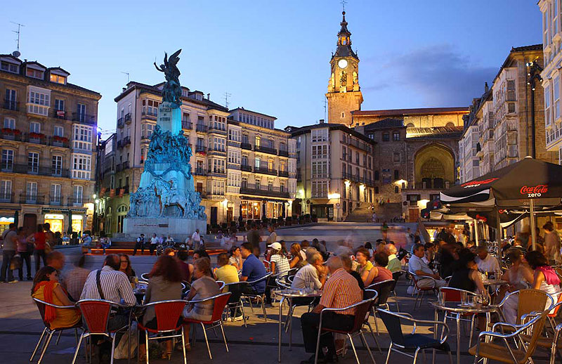 plaza-de-la-virgen-blanca-1